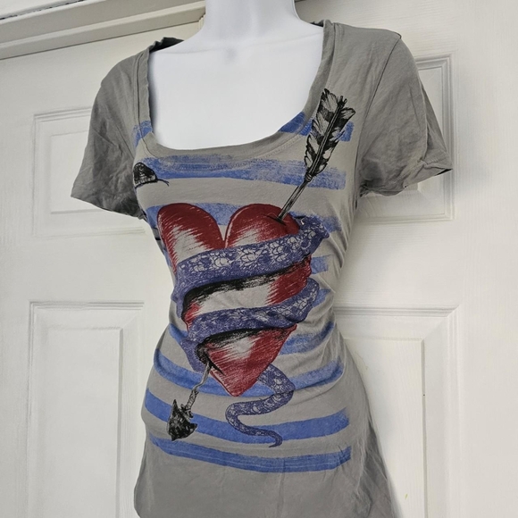American Vintage Tops - Vintage y2k skater grunge heart striped arrow 100% cotton t shirt